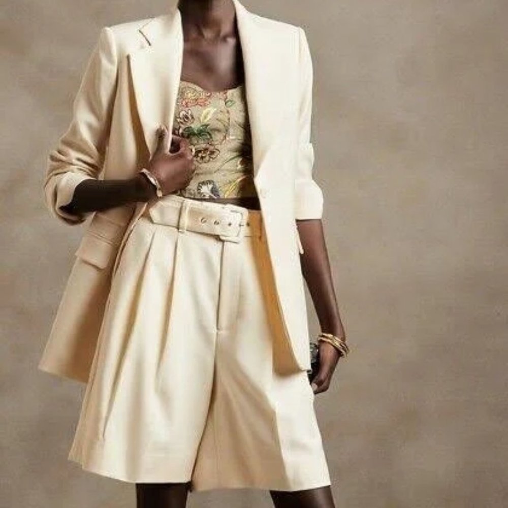 New Banana Republic wool shorts size 4 with tag